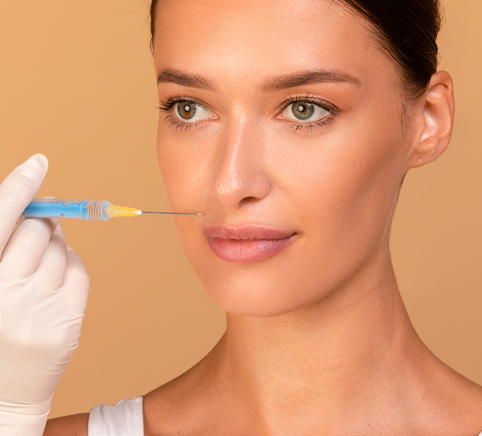 Injections d’acide hyaluronique sillons naso-géniens